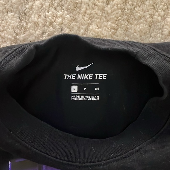 Nike wolf tshirt - Picture 2 of 2